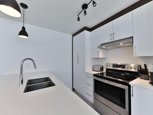 Cuisine - 3321 Rue De L'Université, Longueuil (Saint-Hubert), QC - Indoor Photo Showing Kitchen With Double Sink