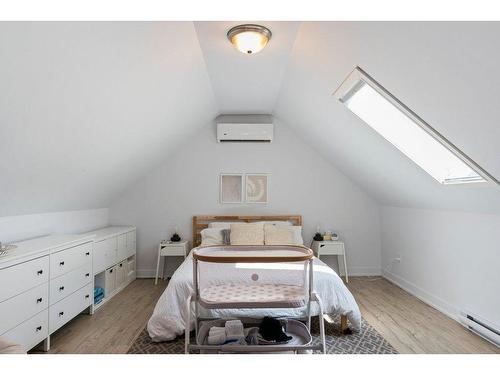Master bedroom - 24 Rue Hanson, Gatineau (Hull), QC - Indoor Photo Showing Bedroom