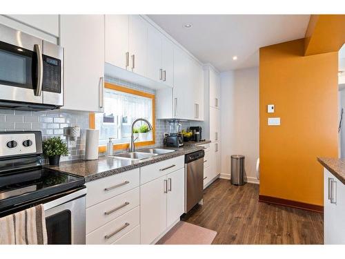 Kitchen - 24 Rue Hanson, Gatineau (Hull), QC - Indoor Photo Showing Kitchen With Double Sink With Upgraded Kitchen