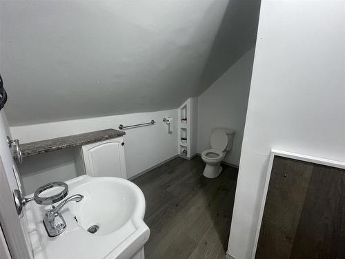 153 Casimir Avenue, Dryden, ON - Indoor Photo Showing Bathroom