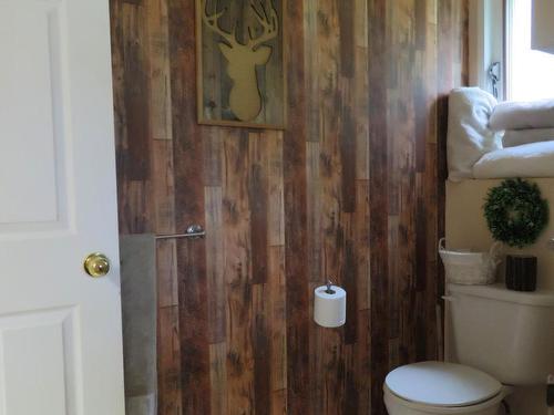 4000 Mountain View Road, Out Of District, BC - Indoor Photo Showing Bathroom