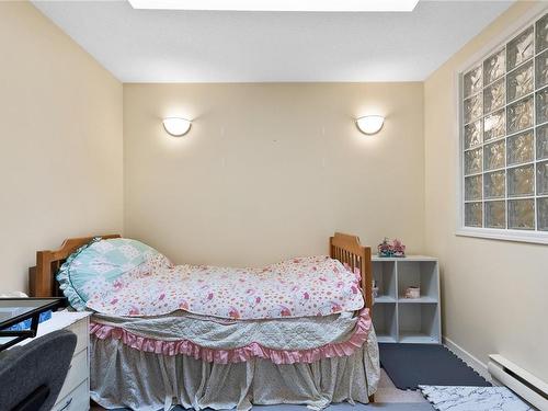 203-440 Schley Pl, Qualicum Beach, BC - Indoor Photo Showing Bedroom