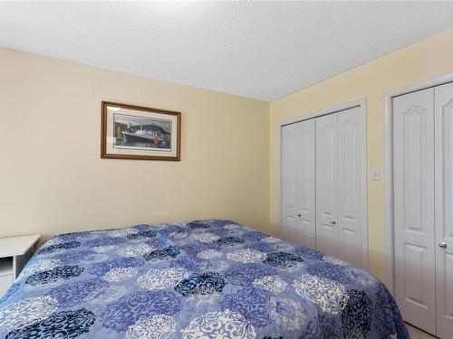 203-440 Schley Pl, Qualicum Beach, BC - Indoor Photo Showing Bedroom