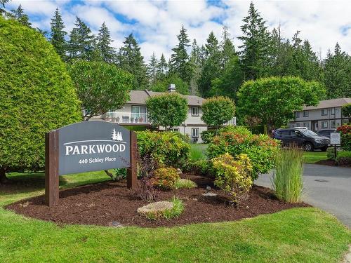 203-440 Schley Pl, Qualicum Beach, BC - Outdoor