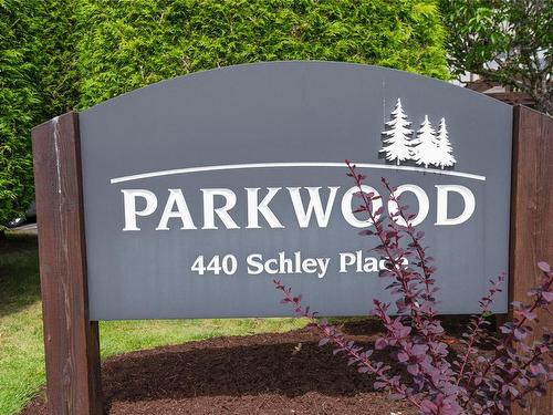 203-440 Schley Pl, Qualicum Beach, BC - Outdoor