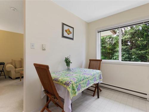 203-440 Schley Pl, Qualicum Beach, BC - Indoor Photo Showing Dining Room