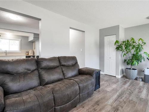 A-925 Watson Cres, Campbell River, BC - Indoor Photo Showing Living Room