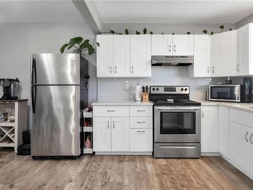 A-925 Watson Cres, Campbell River, BC - Indoor Photo Showing Kitchen