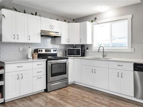 A-925 Watson Cres, Campbell River, BC - Indoor Photo Showing Kitchen