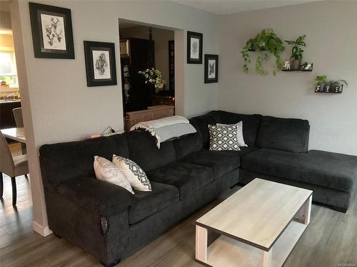 A-925 Watson Cres, Campbell River, BC - Indoor Photo Showing Living Room