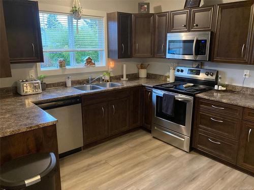 A-925 Watson Cres, Campbell River, BC - Indoor Photo Showing Kitchen With Double Sink