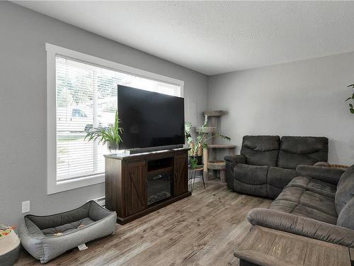 A-925 Watson Cres, Campbell River, BC - Indoor Photo Showing Living Room