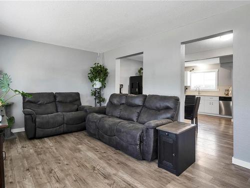 A-925 Watson Cres, Campbell River, BC - Indoor Photo Showing Living Room