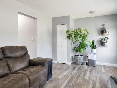 A-925 Watson Cres, Campbell River, BC - Indoor Photo Showing Living Room