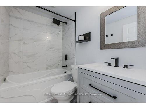 206-4 Avalon Pl, Kitchener, ON - Indoor Photo Showing Bathroom