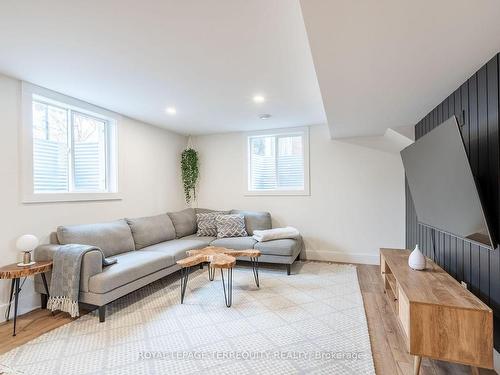 116 Sullivan Ave, Thorold, ON - Indoor Photo Showing Living Room