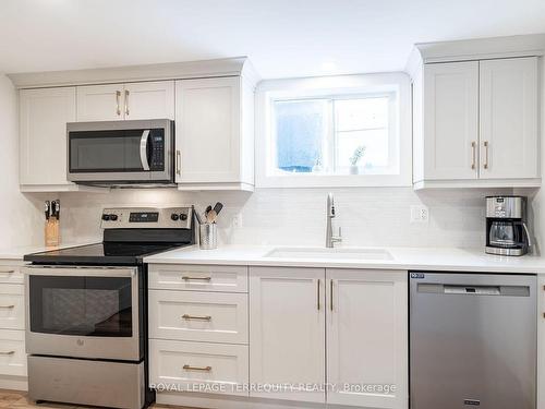 116 Sullivan Ave, Thorold, ON - Indoor Photo Showing Kitchen With Upgraded Kitchen