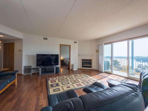 1300 - 203 Huron Street, Keewatin, ON - Indoor Photo Showing Living Room With Fireplace