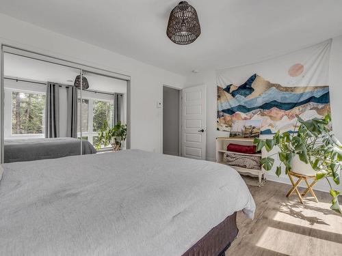 Chambre Ã Â coucher - 28 Rue Jacques-Giroux, Saint-Gabriel-De-Valcartier, QC - Indoor Photo Showing Bedroom