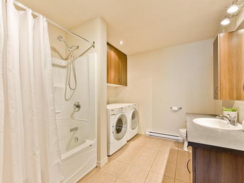 Bathroom - 610 Rue Ste-Julie, Sherbrooke (Brompton/Rock Forest/Saint-Élie/Deauville), QC - Indoor Photo Showing Laundry Room
