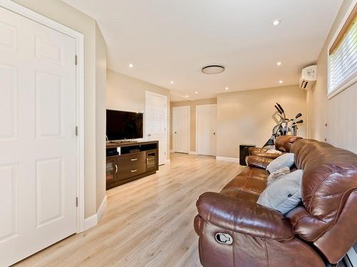 Family room - 610 Rue Ste-Julie, Sherbrooke (Brompton/Rock Forest/Saint-Élie/Deauville), QC - Indoor Photo Showing Living Room