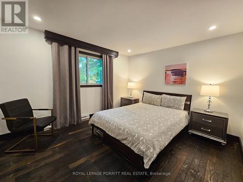 1015 Bayview Point Road, Lake Of Bays, ON - Indoor Photo Showing Bedroom