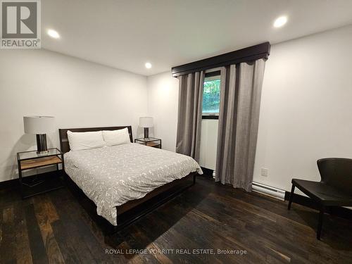 1015 Bayview Point Road, Lake Of Bays, ON - Indoor Photo Showing Bedroom