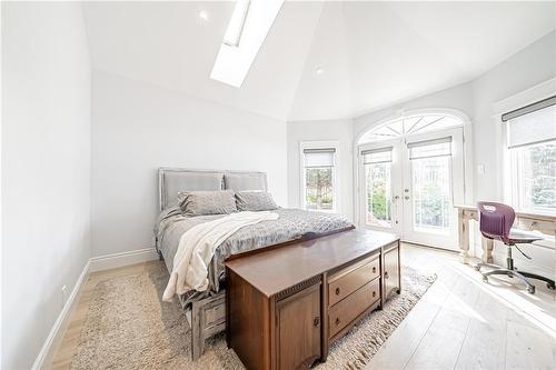 70 Oak Avenue, Dundas, ON - Indoor Photo Showing Bedroom