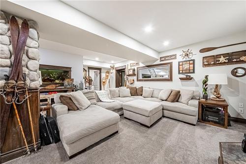 70 Oak Avenue, Dundas, ON - Indoor Photo Showing Living Room