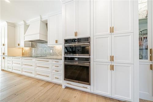 70 Oak Avenue, Dundas, ON - Indoor Photo Showing Kitchen With Upgraded Kitchen