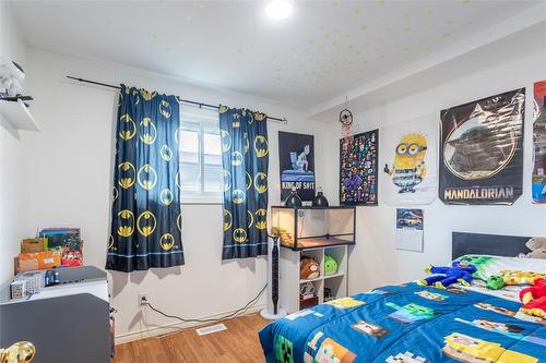 25 Berko Avenue, Hamilton, ON - Indoor Photo Showing Bedroom