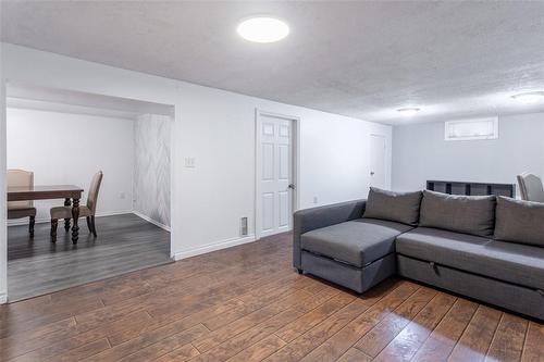 25 Berko Avenue, Hamilton, ON - Indoor Photo Showing Living Room