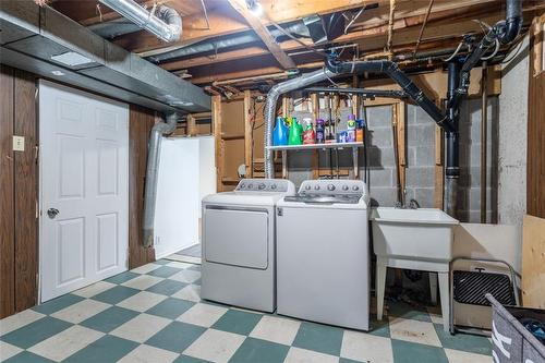 25 Berko Avenue, Hamilton, ON - Indoor Photo Showing Laundry Room