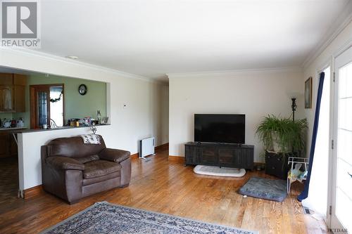 884342 Highway 65 W, Temiskaming Shores, ON - Indoor Photo Showing Living Room
