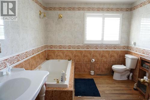 884342 Highway 65 W, Temiskaming Shores, ON - Indoor Photo Showing Bathroom