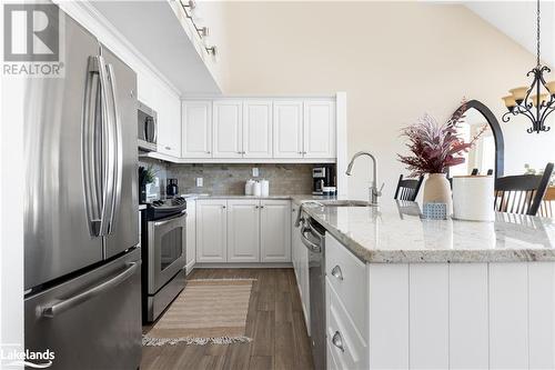 5021 Grandview Bayside Drive, Huntsville, ON - Indoor Photo Showing Kitchen With Upgraded Kitchen