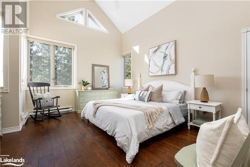 5021 Grandview Bayside Drive, Huntsville, ON - Indoor Photo Showing Bedroom