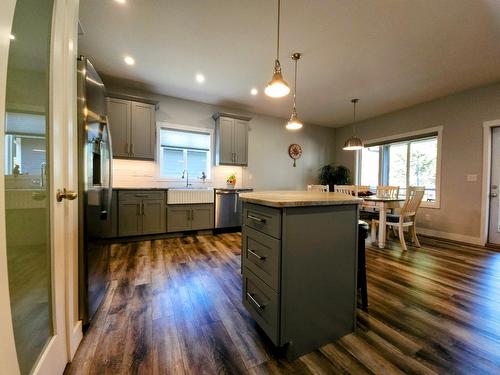 184 Shadow Mountain Boulevard, Cranbrook, BC - Indoor Photo Showing Kitchen