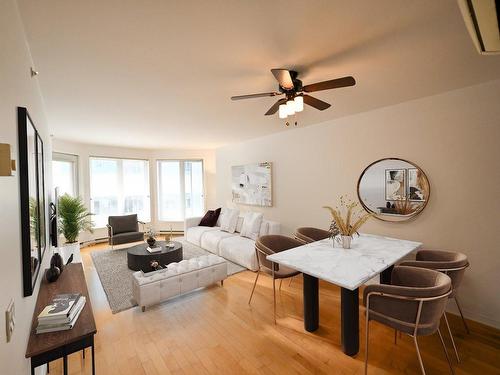 Salon - 410-7928 Ch. Kingsley, Côte-Saint-Luc, QC - Indoor Photo Showing Living Room