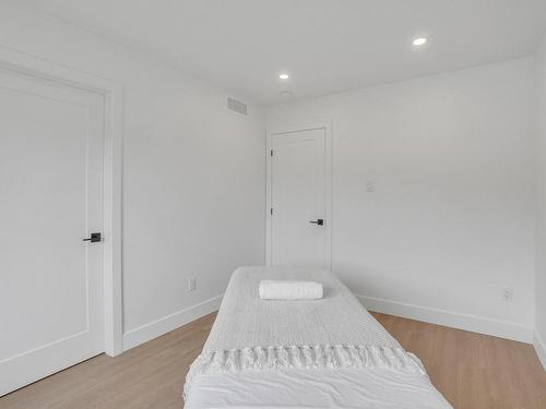Bedroom - 362 Ch. Robitaille, L'Ange-Gardien, QC - Indoor Photo Showing Bedroom
