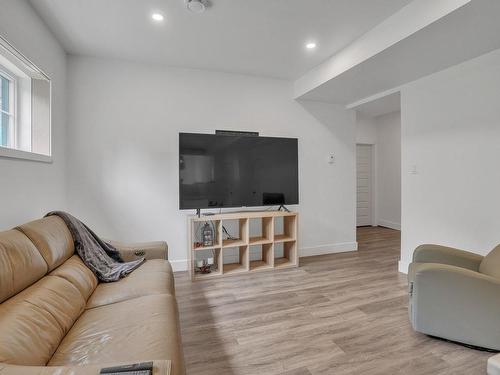 Salon - 362 Ch. Robitaille, L'Ange-Gardien, QC - Indoor Photo Showing Living Room