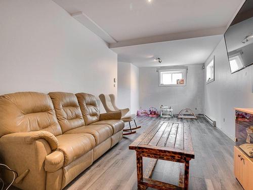 Salle familiale - 13926 Rue Ouellette, Mirabel, QC - Indoor Photo Showing Living Room