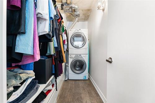 36 Charlotte Street|Unit #908, Toronto, ON - Indoor Photo Showing Laundry Room
