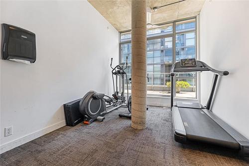 36 Charlotte Street|Unit #908, Toronto, ON - Indoor Photo Showing Gym Room