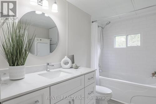 18 Lynn Court, Kawartha Lakes, ON - Indoor Photo Showing Bathroom