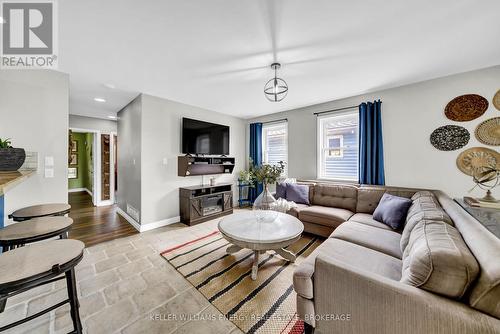 83 West Street, Belleville, ON - Indoor Photo Showing Living Room