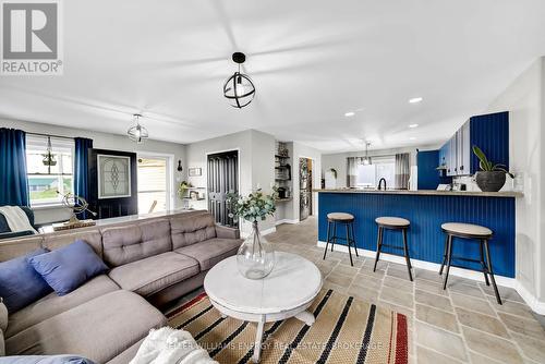 83 West Street, Belleville, ON - Indoor Photo Showing Living Room