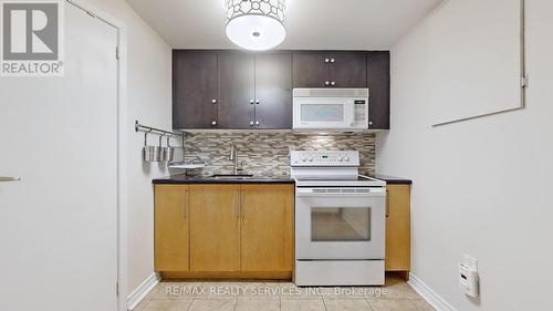 8 Grenadier Road, Brampton, ON - Indoor Photo Showing Kitchen