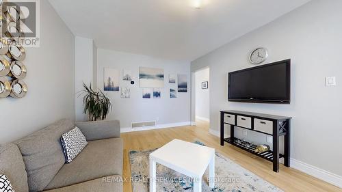 8 Grenadier Road, Brampton, ON - Indoor Photo Showing Living Room
