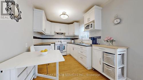 8 Grenadier Road, Brampton, ON - Indoor Photo Showing Kitchen